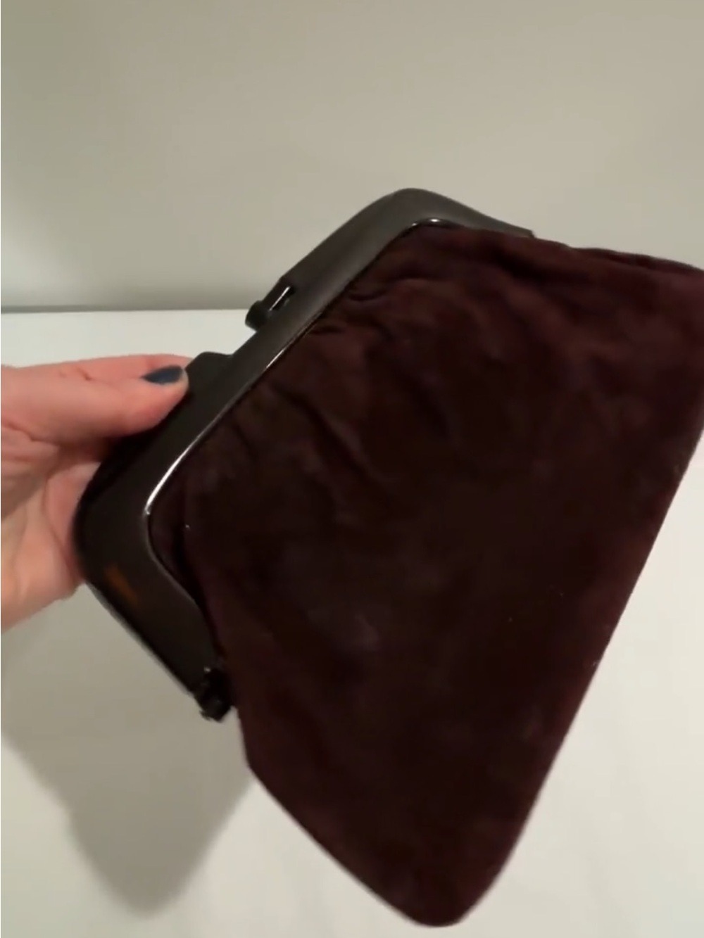 VINTAGE suede clutch purse hinged opening lucite closure burgundy merlot OS